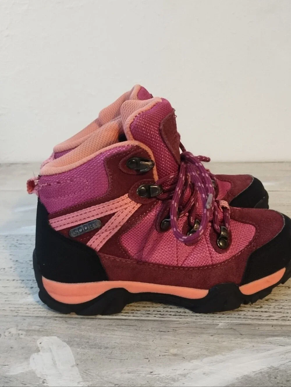 Hiking Boots Mountain Warehouse (U.S.A girls size 1) UK girls size 13) color